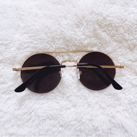 Carly Mirrored Gold Chic Round Sunglasses - Picture 11 of 11